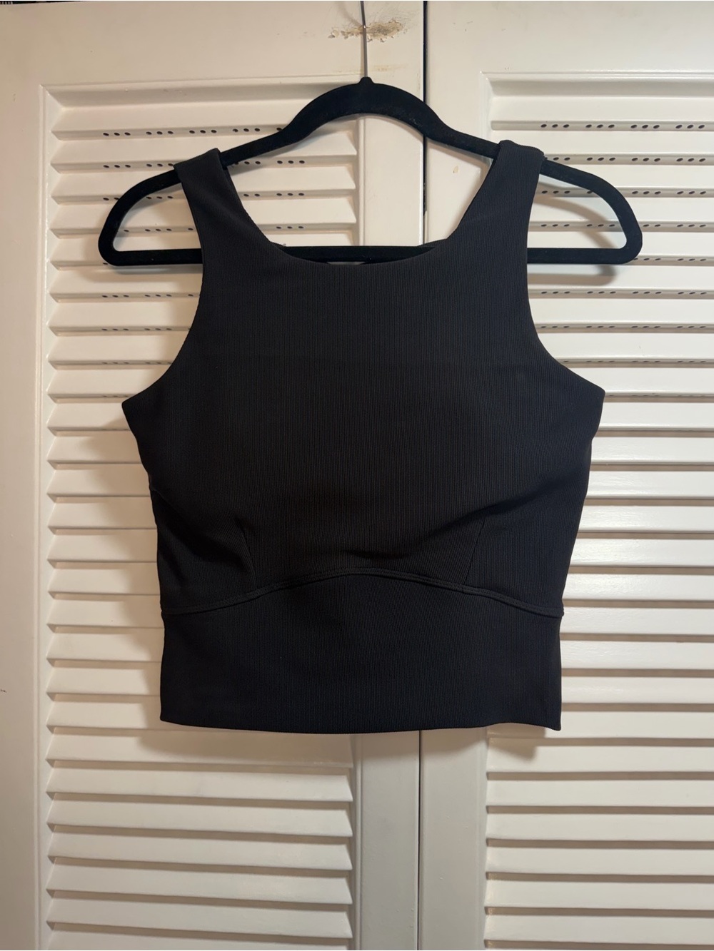 Move Theology Classic Black Cropped Sports Tank Top With Criss Cross Back Size M